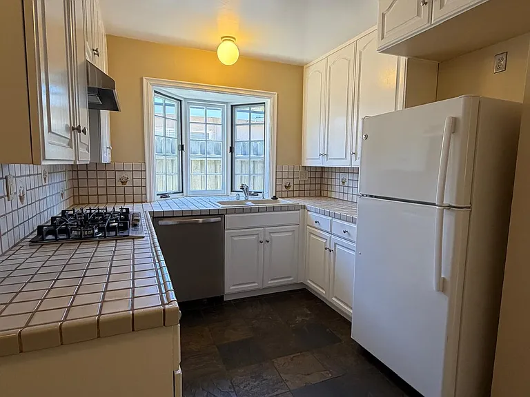 6903 Lasaine Ave — Photo 5