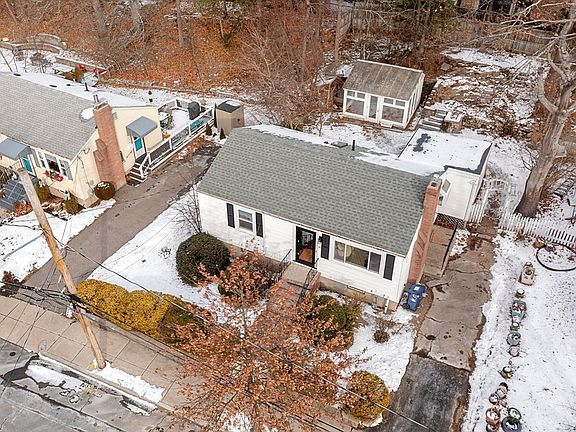2nd image of 10 Van Brunt St