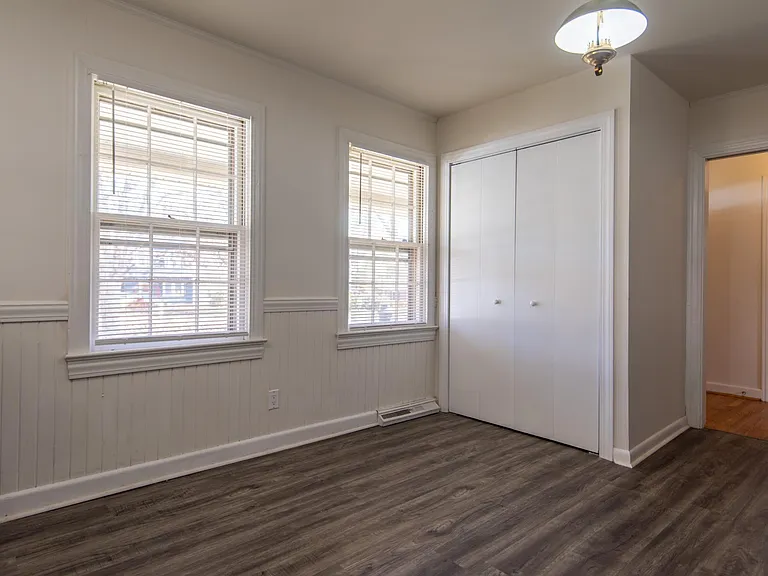 319 Magnolia St — Photo 13