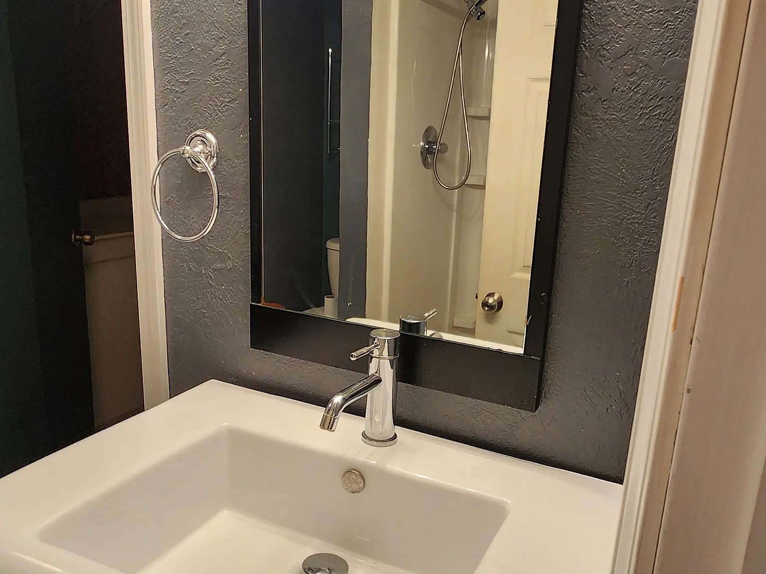 2 bed, 1040 sqft, $1,300 — Photo 4