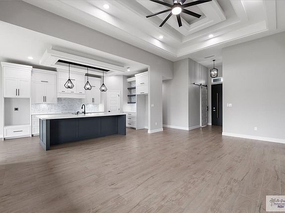 2nd image of 6231 Queens Woods