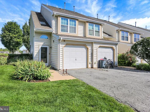 10 Chatham Dr, Morgantown, PA 19543