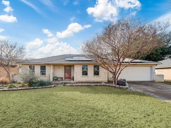 5521 Wood View St, North Richland Hills, TX 76180