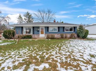 W147N8356 Manchester Dr, Menomonee Falls, WI 53051