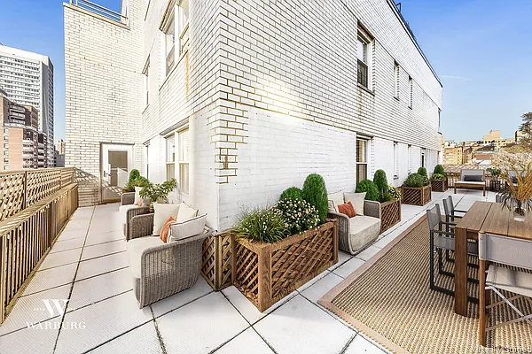 Sold by Warburg | media 3