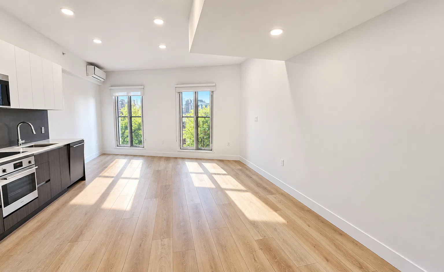 333 Carrall St — Photo 1