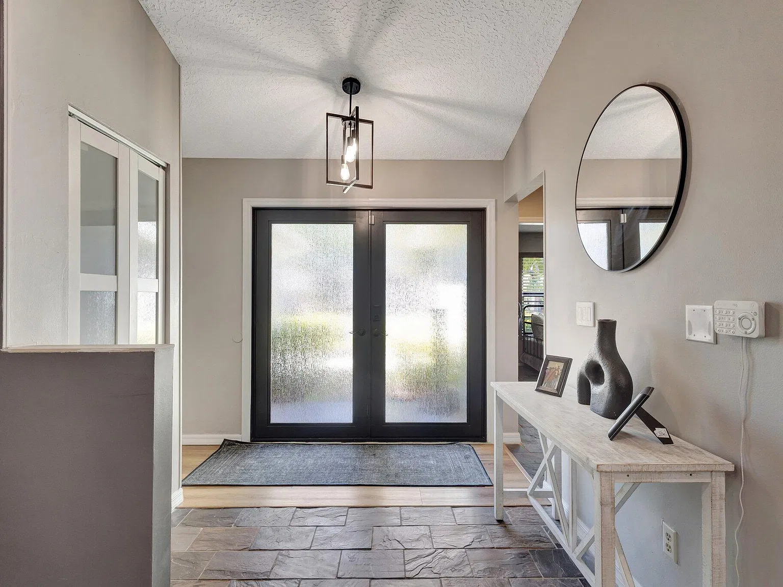 3 bed, 2.0 bath, 1658 sqft, $4,500 — Photo 2