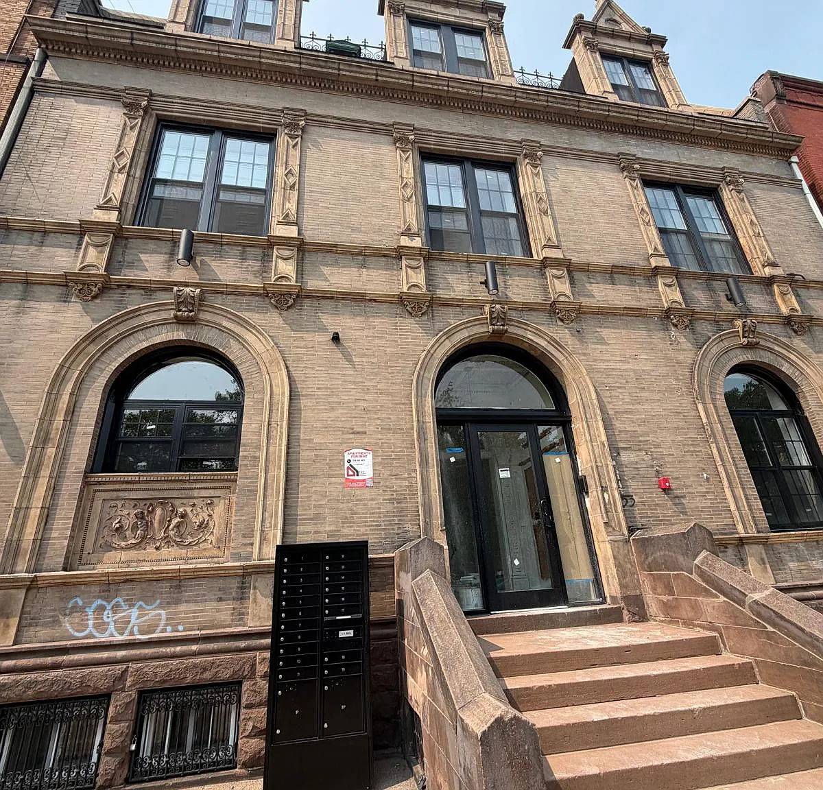 2 bed, $2,450 — Photo 1
