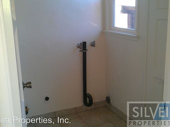 4th image of 1025 W Chapel St