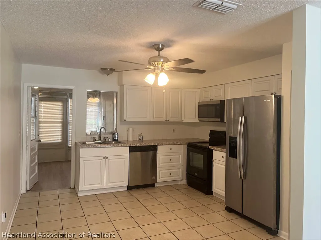 2 bed, 2.0 bath, 1029 sqft, $1,350 — Photo 2