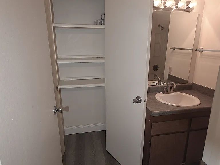 Waveland Place Apartments — Photo 87
