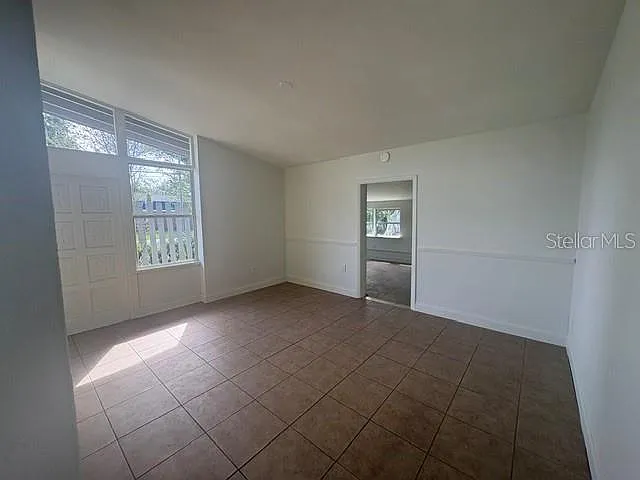 3 bed 2 bath SFH — Photo 4