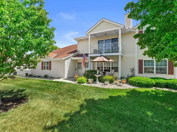 723 Wood River COURT #2, West Bend, WI 53095