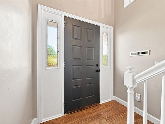 3rd image of 312 Maple Dr