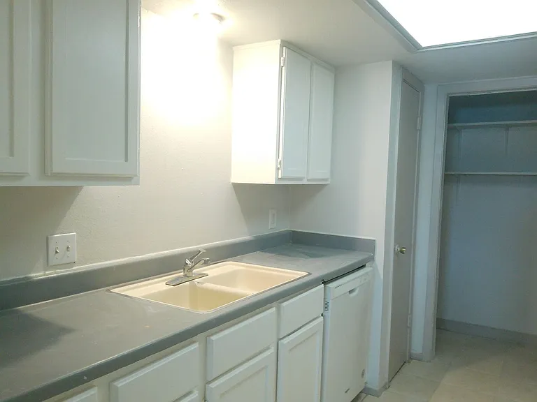2309 Capitan Dr #C — Photo 6