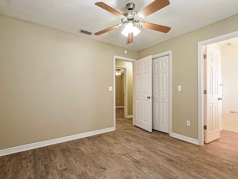 142 Burns Ave — Photo 8