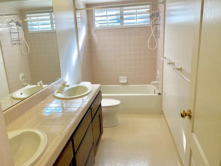 3558 W Escalon Ave — Photo 10