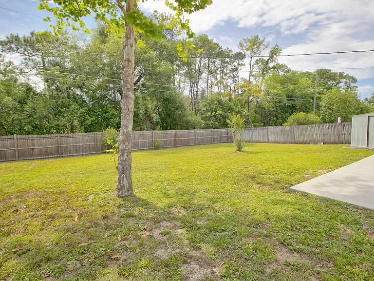 323 Elm Dr — Photo 14