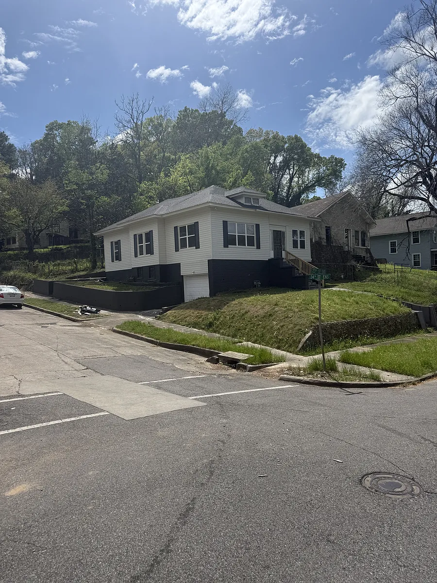 Building Photo - 2337 23rd St W