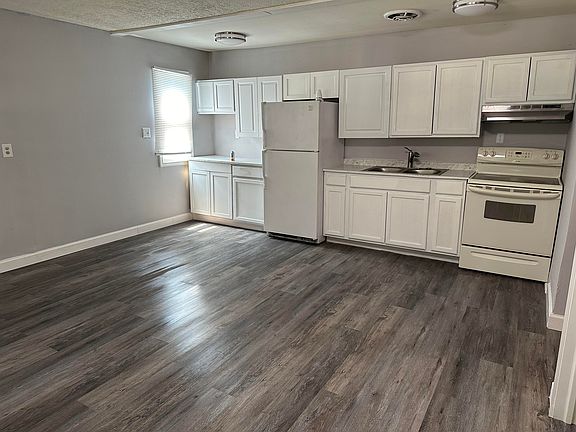 Open floor plan kitchen / living room.