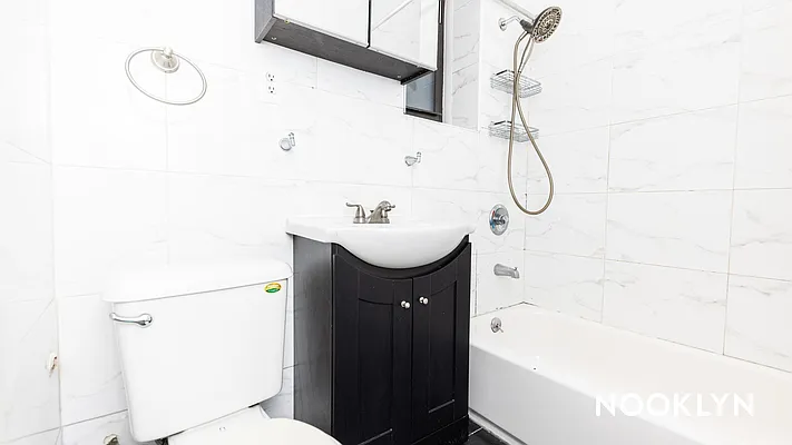 Rented by Nooklyn NYC LLC | media 21