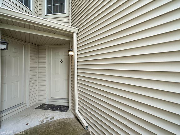 2nd image of 2840 Cobblestone Dr