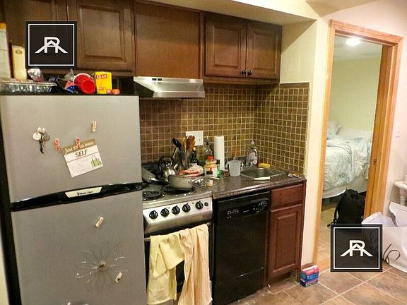 4th image of 1689 Beacon St #4
