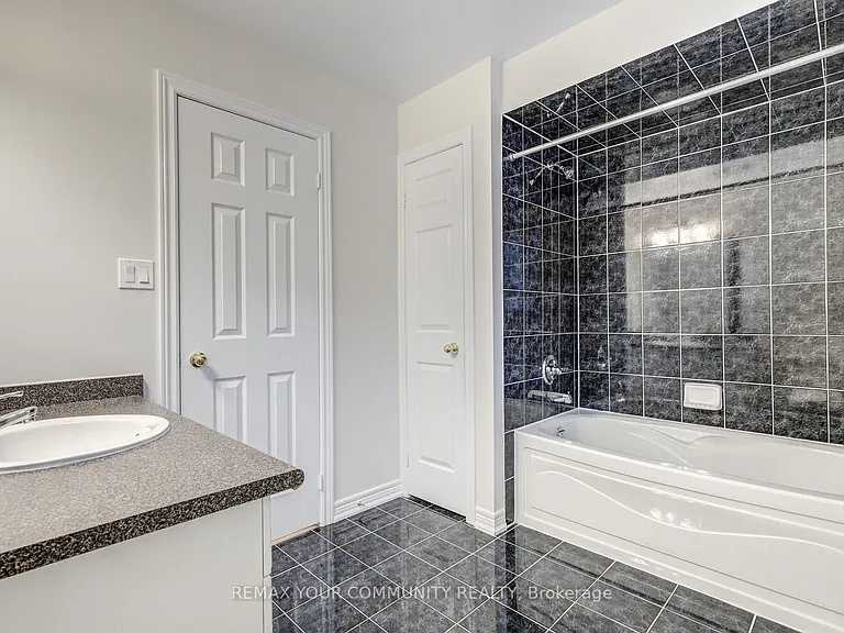76 Ivy Glen Dr — Photo 24
