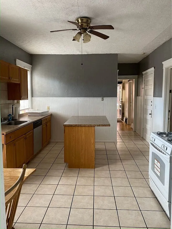 2 bed, 1500 sqft, $1,600 — Photo 3