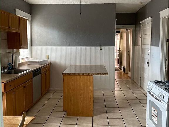 3rd image of 2022 Murray Hill Rd #1