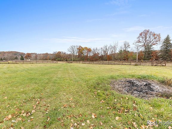 5th image of 4590 Three Mile Rd NE #4