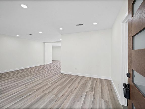 5th image of 9506 Winsome Ln