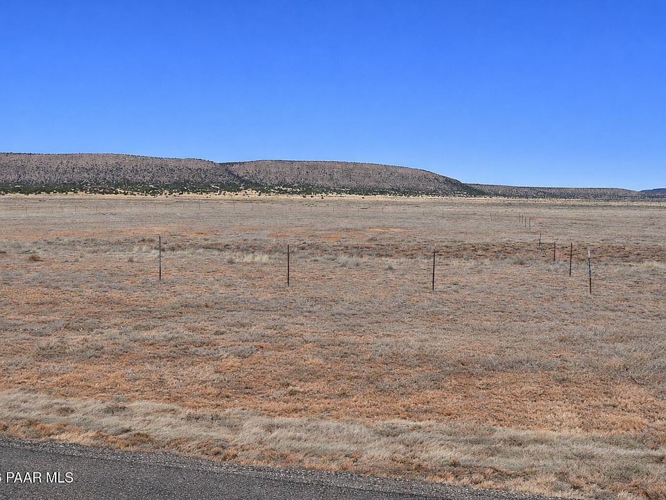 2nd image of 28203 W Fort Rock Rd