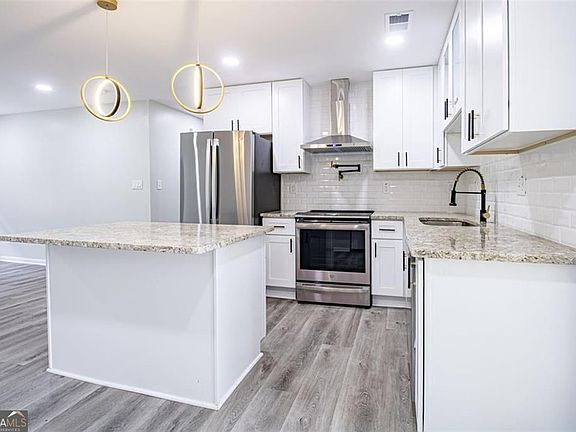 5th image of 3699 Larkspur Ter