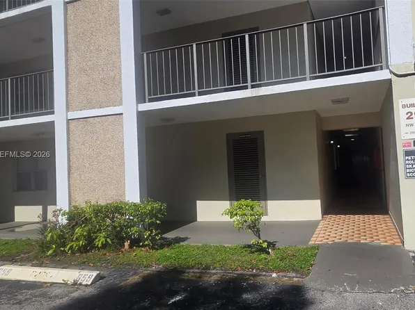 2999 NW 48th Ave #246, Lauderdale Lakes, FL 33313