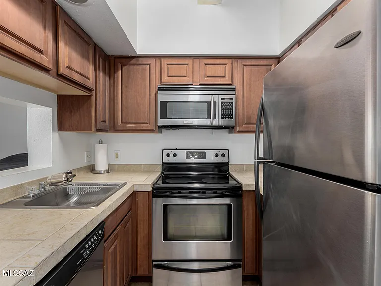 1810 E Blacklidge Dr #123 — Photo 11