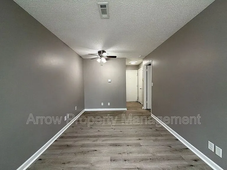 1119 E St #12 — Photo 2