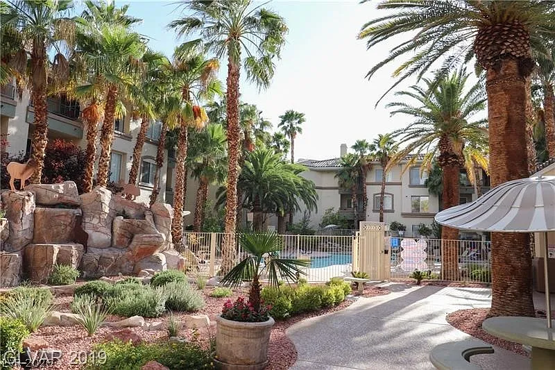 7123 S Durango Dr — Photo 3