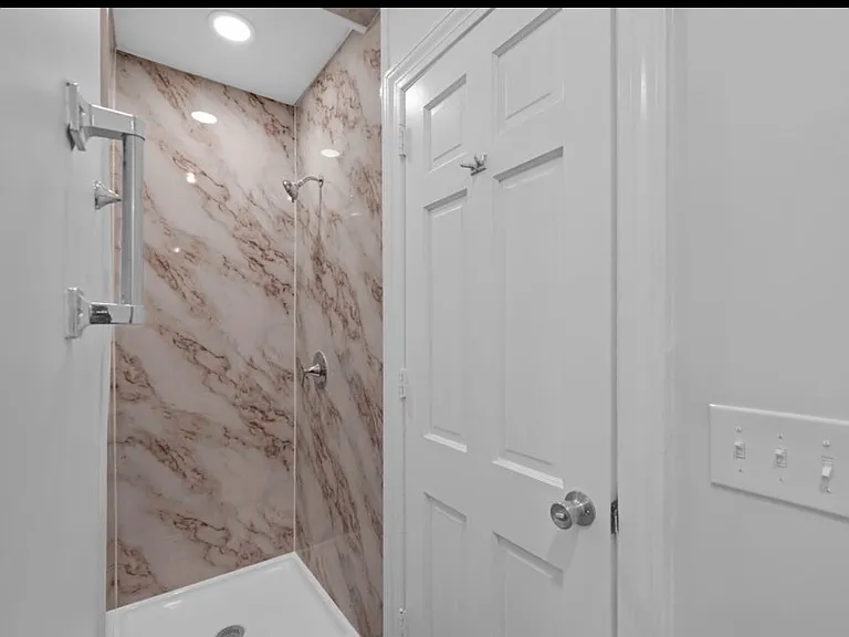 306 Granville Dr — Photo 9