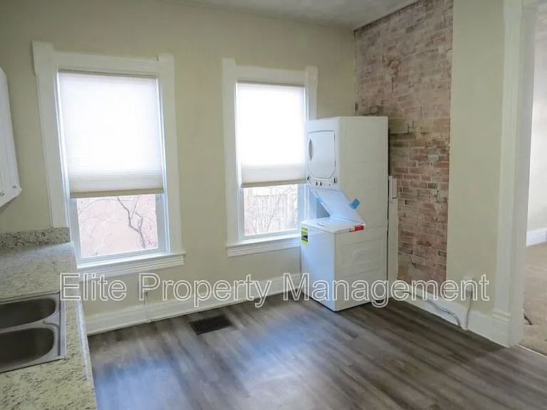 713 W 10th St #1 — Photo 6