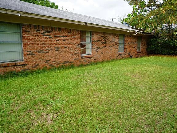 2nd image of 1755 Elliot Dr