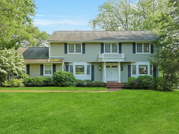 3 Mellis Place, Valhalla, NY 10595