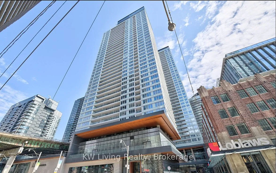 Lakeshore Condo — Photo 1
