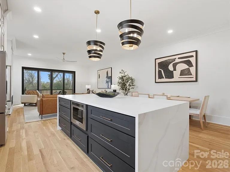 431 W Peterson Dr — Photo 4