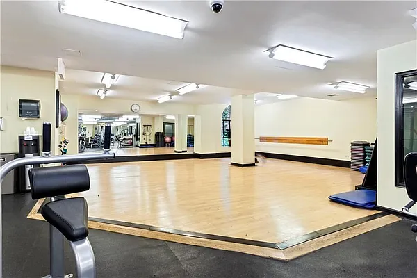 Sold by LG Fairmont Group | media 5