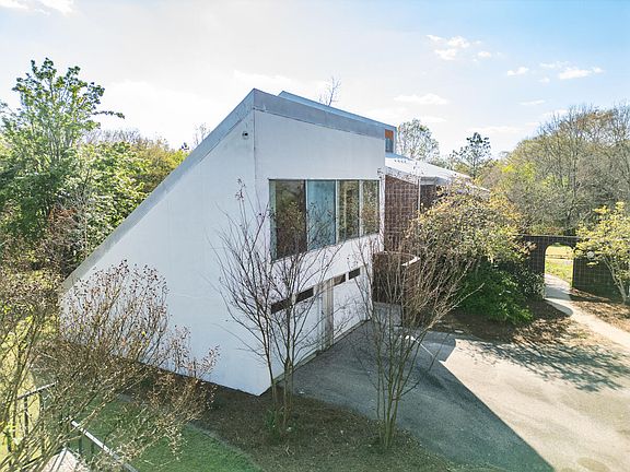 2nd image of 132 Overview Rd