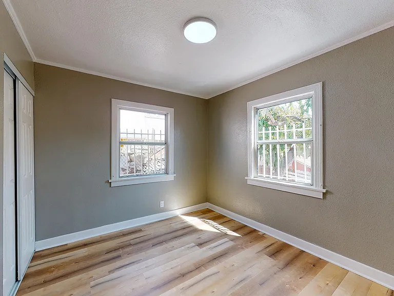 1532 Scott Ave — Photo 27
