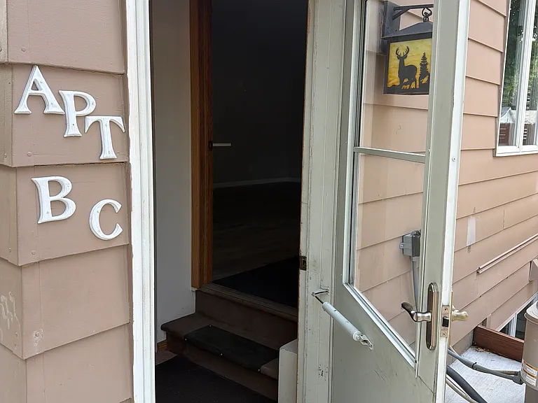 750 Franklin Ave — Photo 24