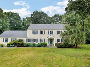 17 Quaker Ln, Trumbull, CT 06611