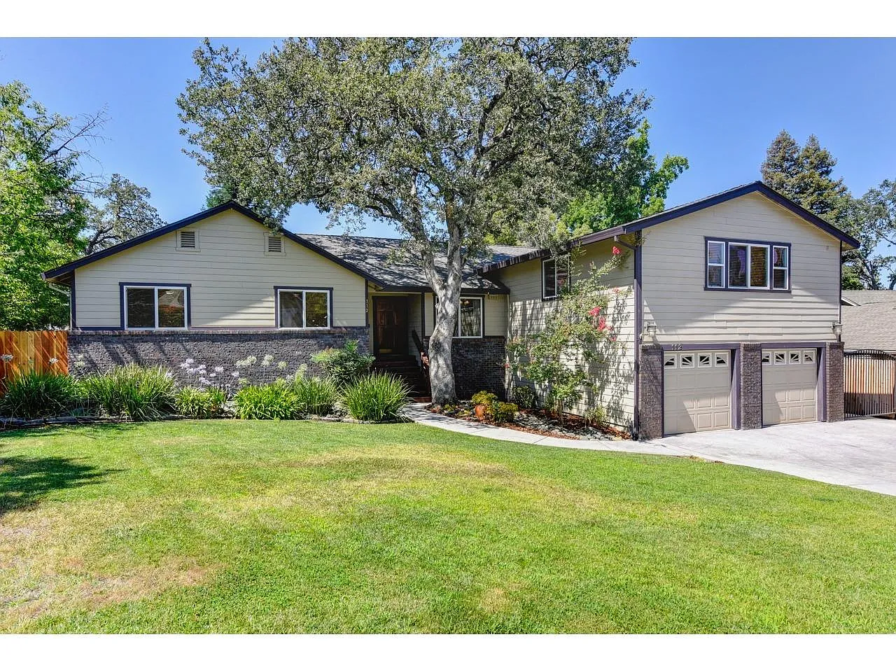 112 Llewellyn Ct photo 1